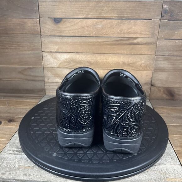 Clarks Womens Size 5.5-6 XP20 Black Embossed Tooled Leather Clog Comfort Shoes - Picture 4 of 10